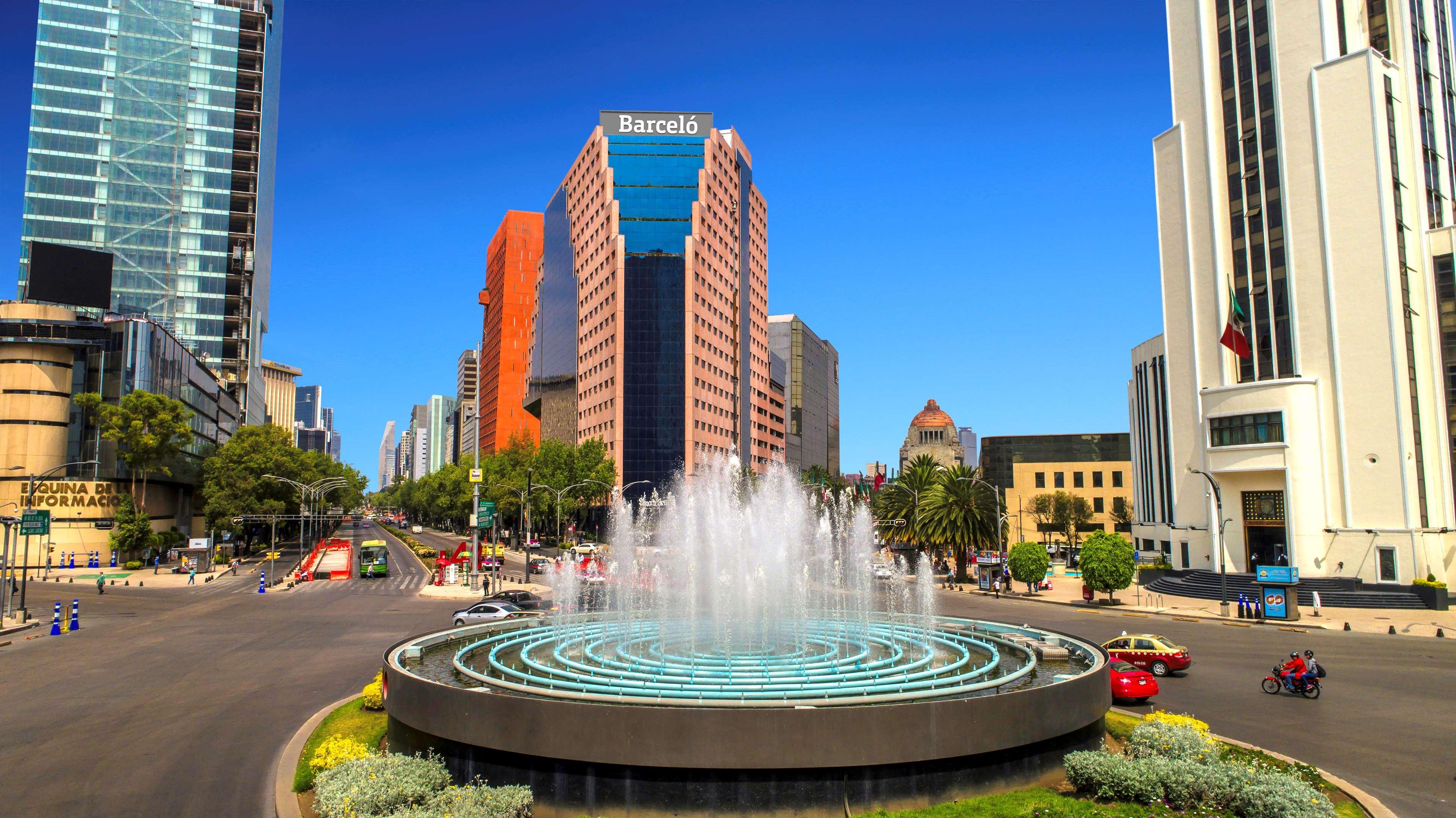 Hotel Barcelo Mexico Reforma Esterno foto Fountain at the roundabout
