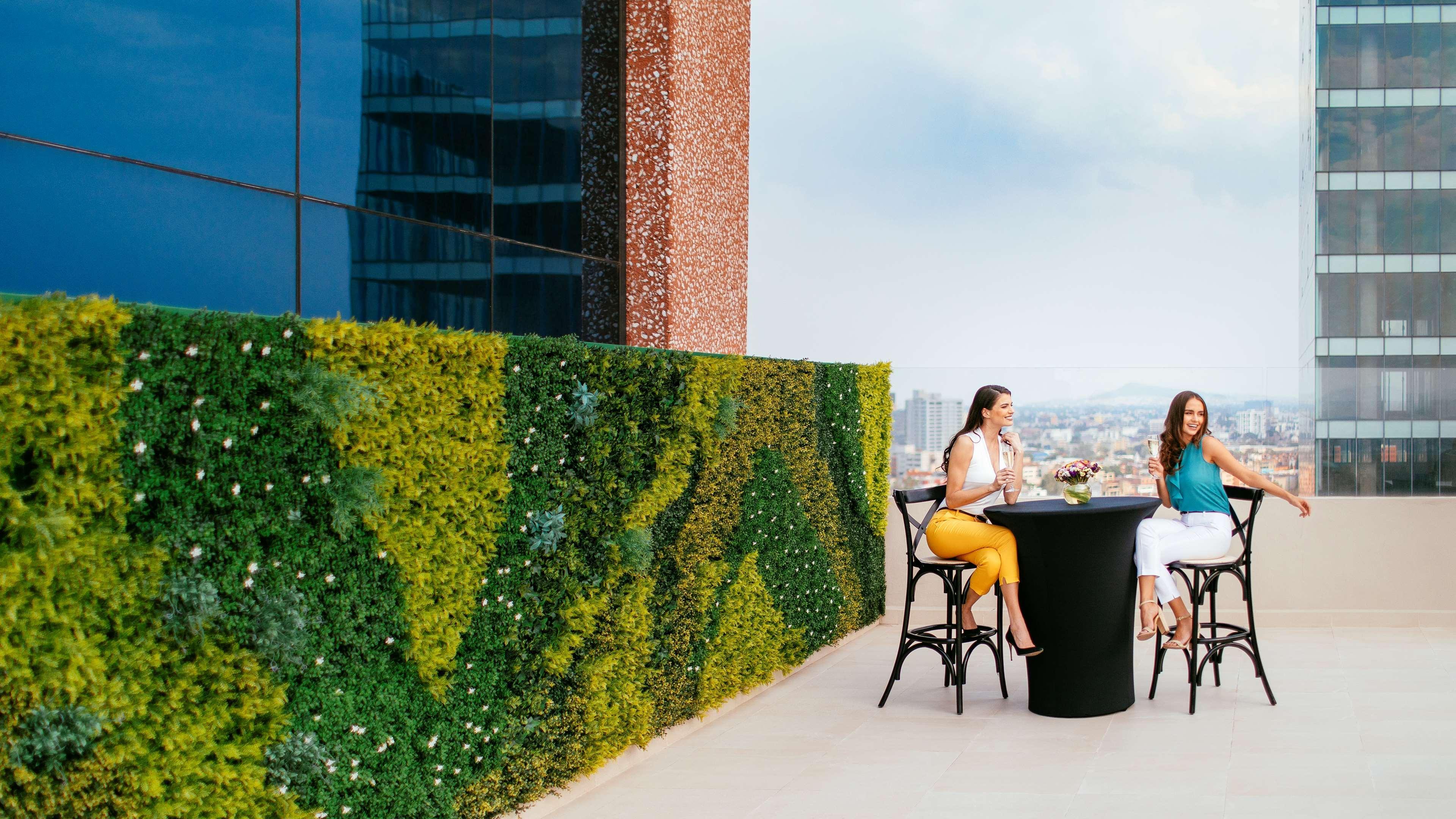 Hotel Barcelo Mexico Reforma Esterno foto Artificial green wall