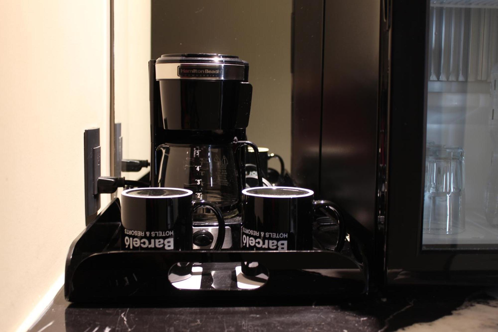 Hotel Barcelo Mexico Reforma Esterno foto A coffee machine
