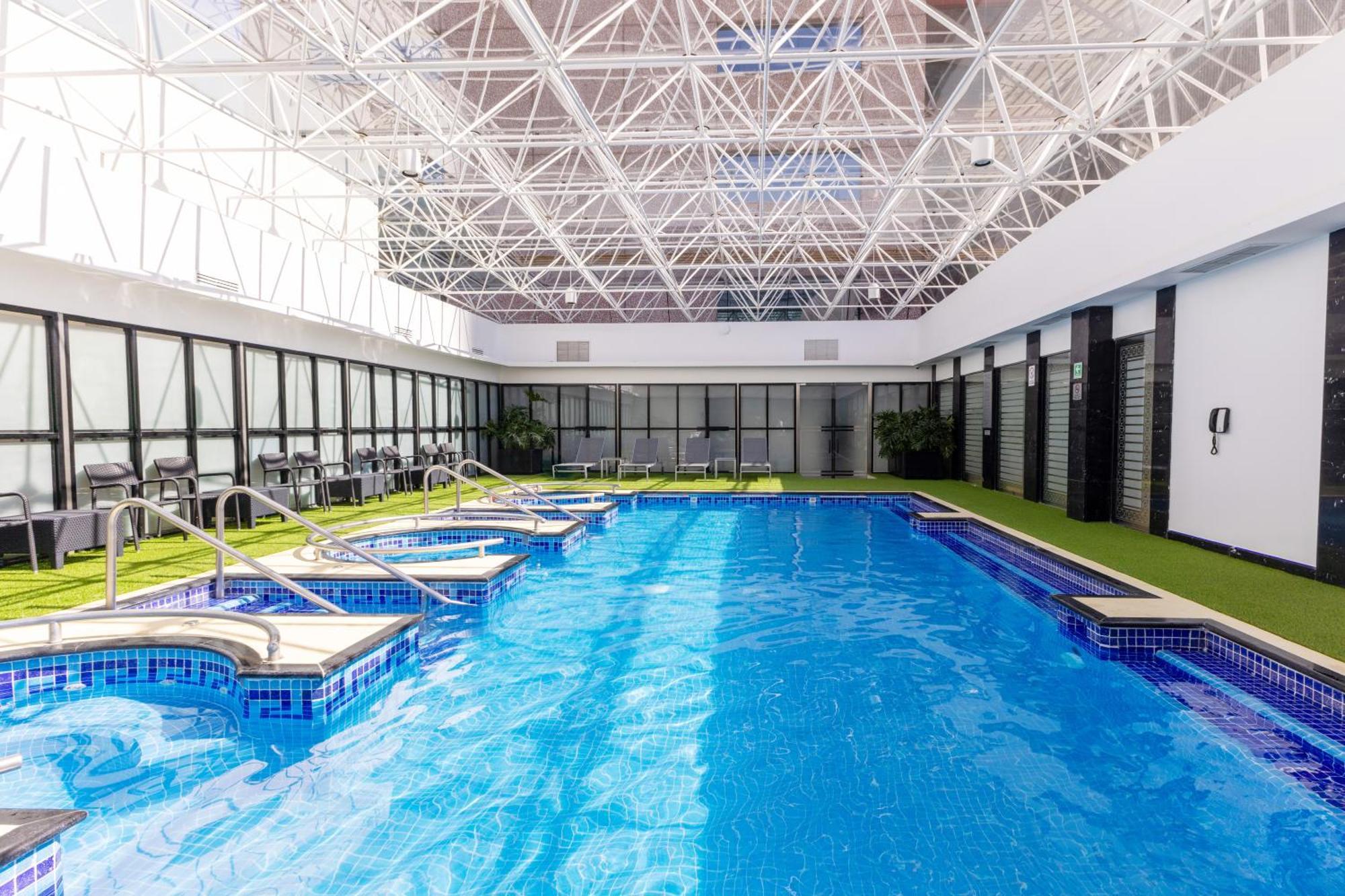 Hotel Barcelo Mexico Reforma Esterno foto The pool at the hotel
