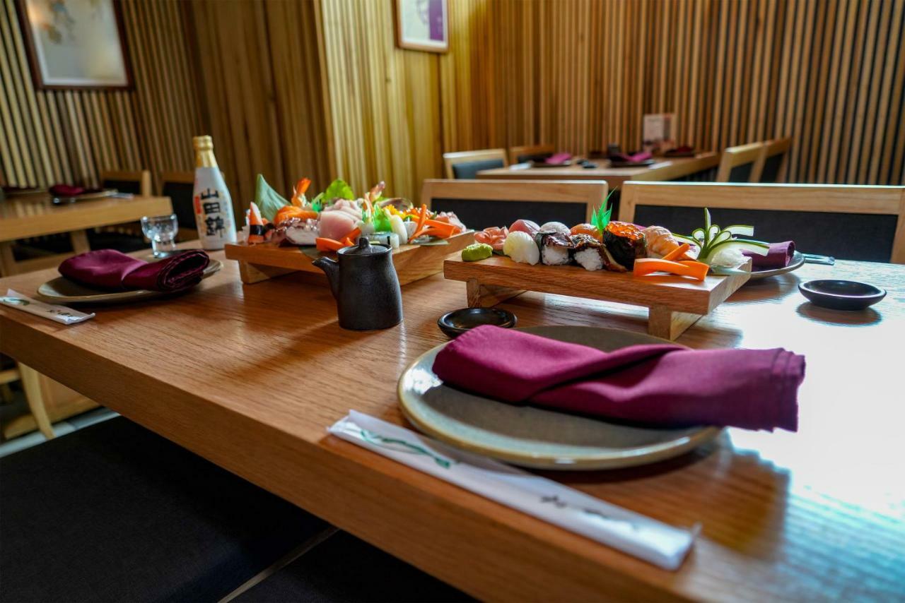 Hotel Barcelo Mexico Reforma Esterno foto Sushi at a restaurant in Paris