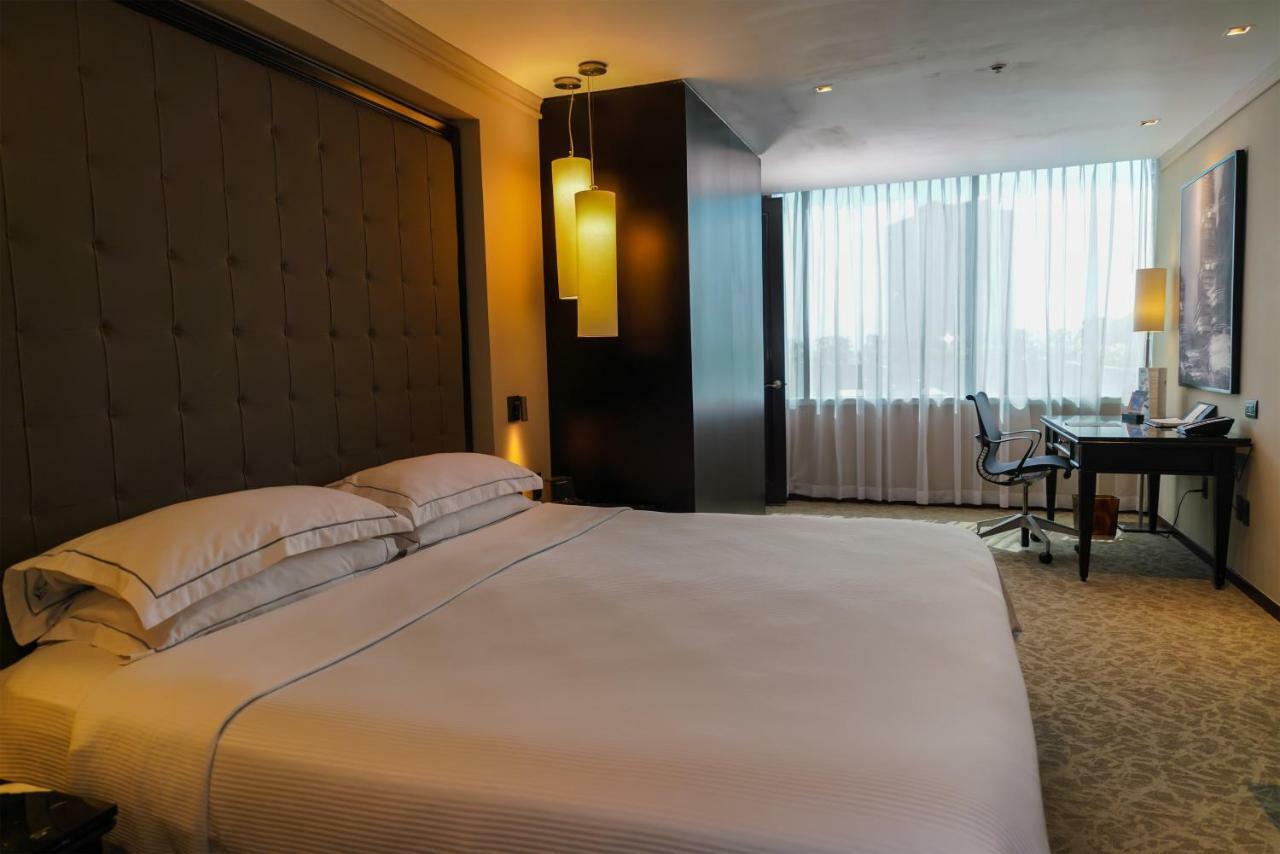 Hotel Barcelo Mexico Reforma Esterno foto A room at the hotel